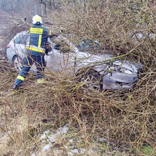 Kolizja drogowa. Na miejscu służby ratunkowe i pomoc drogowa <font color=